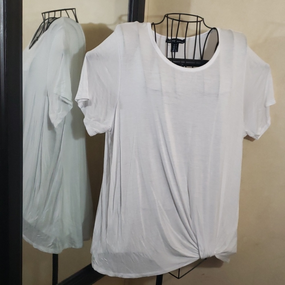 ⭕$3 BUNDLED ⭕Bailey white top sz-L